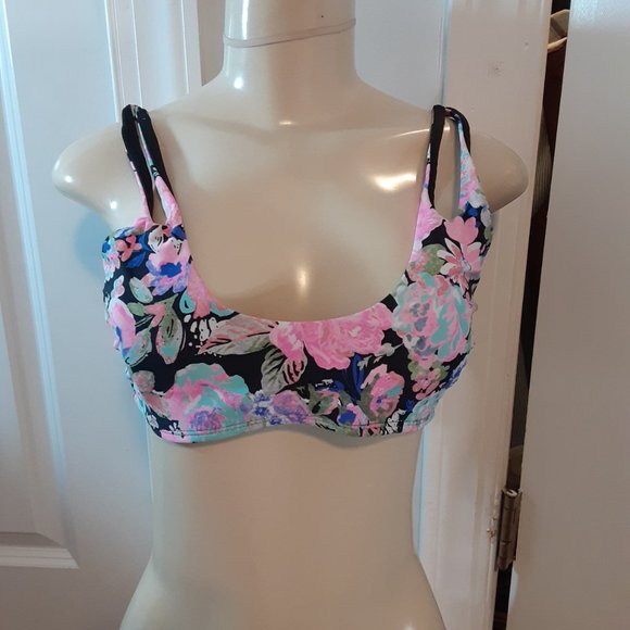 Double Strap Hawaiian Floral No Boundaries Bikini Top - Picture 9 of 10